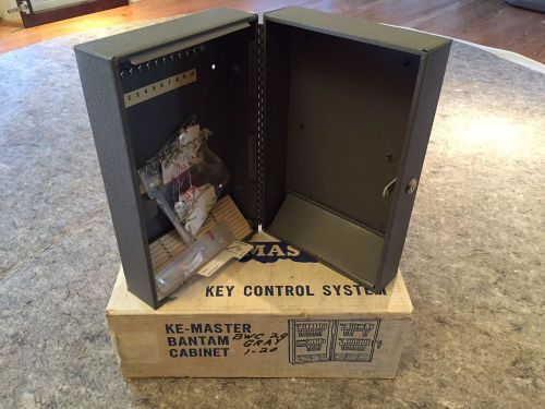 Ke-Master Locking Key Wall Mount Cabinet NO RESERVE