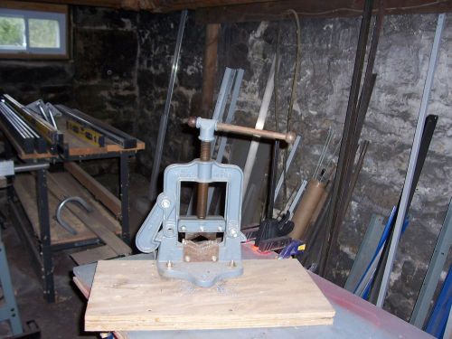 Reed No 73 pipe vise 4 1/2&#034; capacity