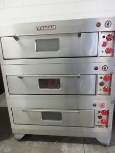 VULCAN TRIPLE DECK PIZZA BAKING ROAST OVEN With BROILER