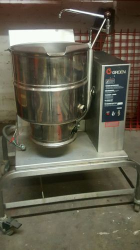 TDH/40 - GROEN 2/3 STEAM JACKETED KETTLE TILTING 40 QUART - NAT GAS + 120V