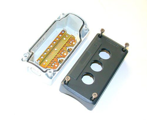 2 new telemecanique pushbutton enclosures model xald03 for sale