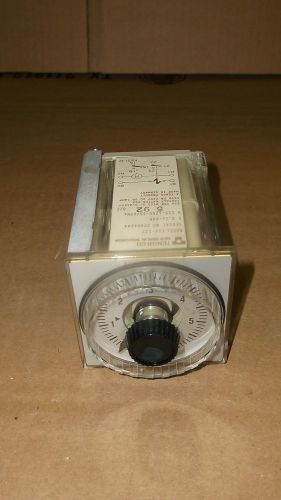 TENOR 664-122 SOCKET MOUNT TIMER, .2S-60 HR, V 115-120V, SN: 02404944, USED