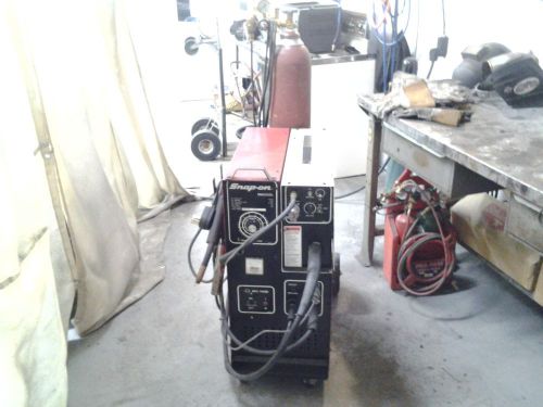 Snap-ON MM250SL Welder has MIG TIG weld aluminum capabilities suitcase welder