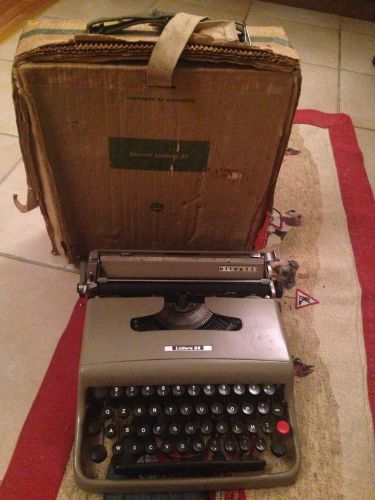 OLIVETTI LETTERA 22 CON SCATOLA  ORIGINALE MACCHINA DA SCRIVERE