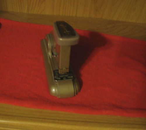 VINTAGE SWINGLINE STAPLER---STILL WORKS**GREAT STYLE