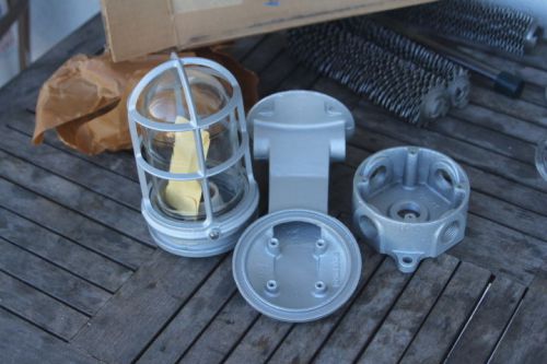 Hubbell Industrial LIGHT FIXTURE w/Guard Walk In Cooler Light