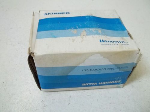 HONEYWELL SKINNER VALVE LB2R890 VALVE *NEW IN A BOX*