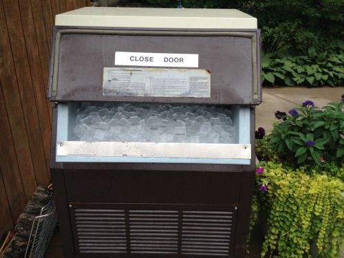 Scotsman under bar ice  maker-works well