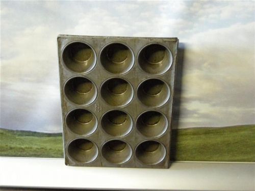 Cupcake / Muffin Pan Glazed 12 Cups Used