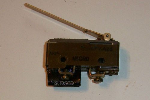 MT-4RV-A28  Micro Switch 10 Amp 125 VAC 7104 L20 Hinged Lever