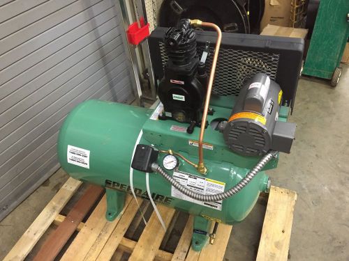 SPEEDAIRE Commercial HVAC Air Compressor 5Z696A New 30 Gallon Scratch &amp; Dent