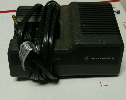 MOTOROLA OEM NTN4633C BATTERY CHARGER  CLEAN, TESTED, NICE! HT600