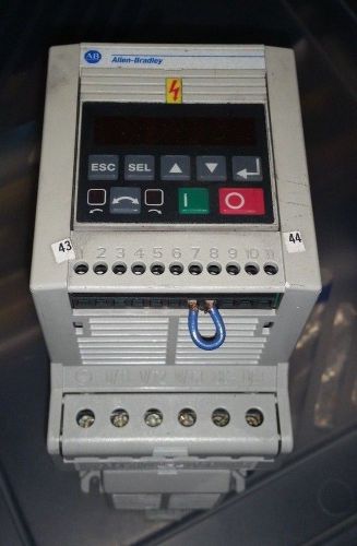 ALLEN BRADLEY 160-BA03NSF1P1,1 HP, SERIES C, FRN: 7.06 AC DRIVE SPEED CONTROLLER