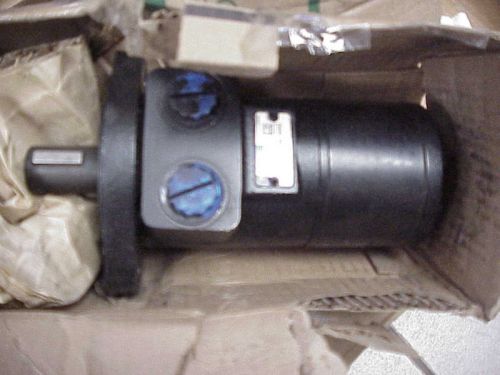 CHAR-LYNN HYDRAULIC MOTOR , 2 BOLT , 22.6 CU IN/REV