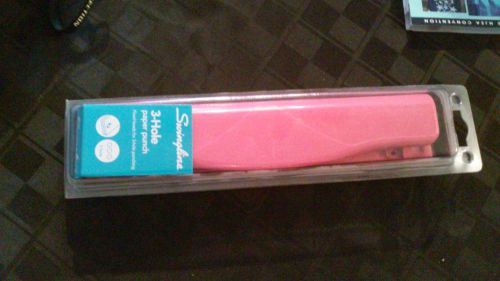 SWINGLINE THREE HOLE PINK HOLE PUNCH, NEW