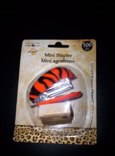 STATIONARY TAKEOUT~~WILDLIFE SAFARI ANIMAL PRINT STAPLER W/500 STAPLES.