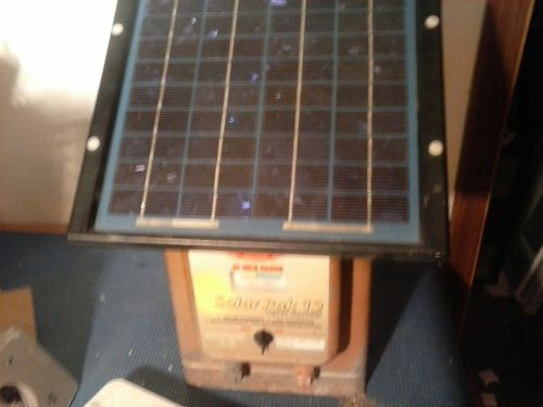 Parker mccrory parmak mag 12-sp solar   fence charger energizer  no battery for sale