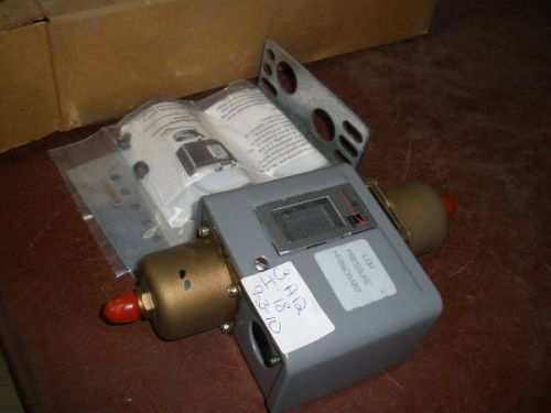 NEW NIB JOHNSON DIFFERENTIAL PRESSURE CONTROL P74DA-18 P74