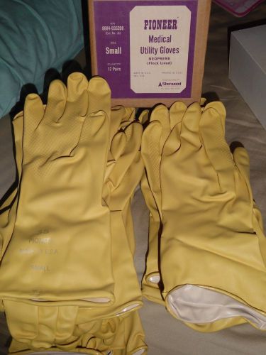 12 PAIR PIONEER MEDICAL UTILITY GLOVES NEW IN BOX NEW OLD STOCK #35 SMALL