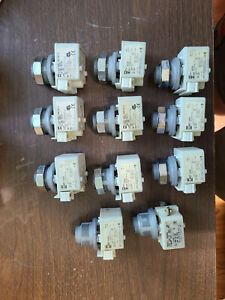 Square D 9001KP35 30MM Pilot Lamp Base  - Lot of 11 Partial Pieces