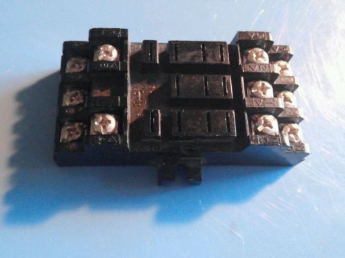 SL 711 SCREW TERMINAL SOCKET 300V 15A AMP