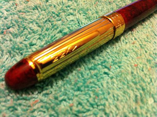 TOURNEAU  BURGUNDY RED MARBLE PEN PREMIUM PEN IN CASE-18K GOLD p GERMAN INK $299