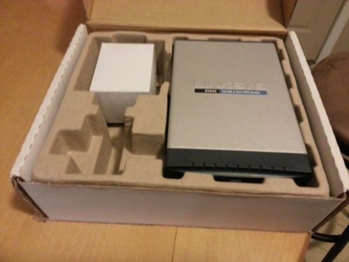 New Cisco Linksys 4-Port VPN RV042 Router