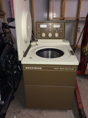 Beckman J2-21 Centrifuge