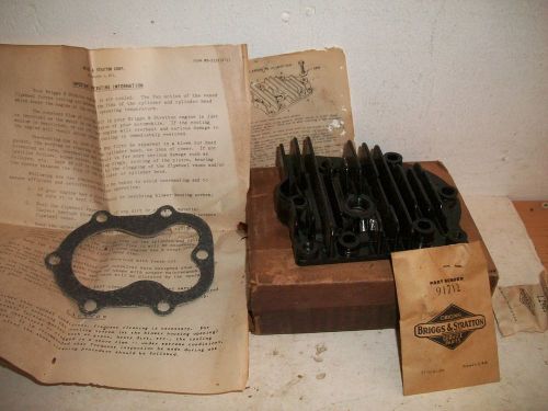 Briggs &amp; Stratton W - WI Gas Engine Cylinder Head &amp; Gasket Maytag Hit &amp; Miss NOS