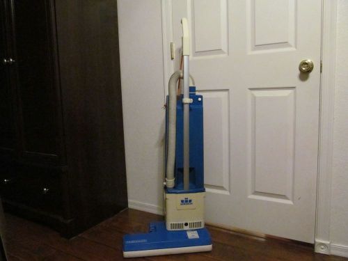 Windsor versamatic 18 in. commercial upright vacuum model vse 2/3 for sale