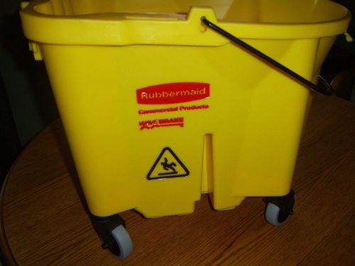 RUBBERMAID MOP BUCKET,WAVE BREAK