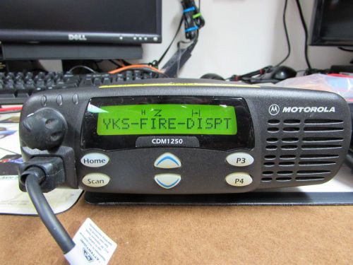 Motorola cdm-1250 low band vhf mobile 42-50mhz 70 watt 64ch model aam25dkd9aa2an for sale