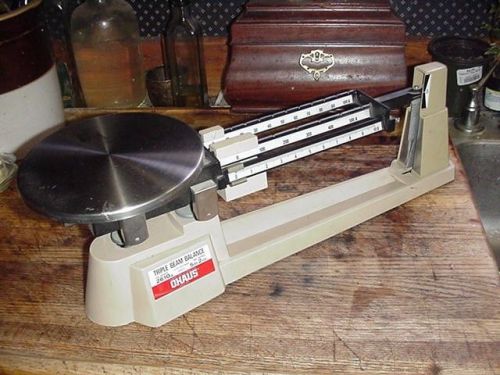 Vtg OHAUS TRIPLE BEAM BALANCE SCALE 700 SERIES 2610g / 800 SERIES 5lb 2oz