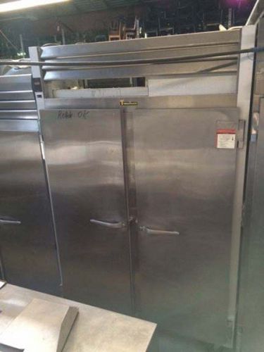 G22010TS Traulsen 2 Solid Doors Reach-In Freezer