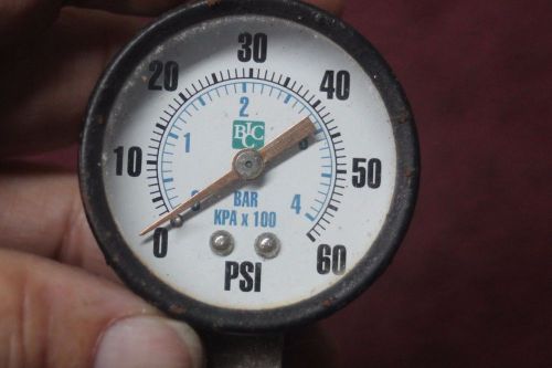 PRESSURE GAUGE 0-60 PSI 0-400kPA. 2&#034; DIA. 1/2&#034; BOTTOM MOUNT GAUGE