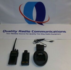 Vertex Standard VX-454-D0-5 136-174 MHz VHF Two Way Radio w Charger