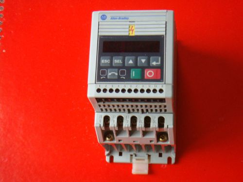 160-BA02NSF1P1 ALLEN BRADLEY  ANALOG SIGNAL FOLLOWER AC DRIVE, 0.75hp 380-460 V