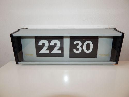 Vintage PRAGOTRON IPJ 0612 Metal Industrial Electrical Digital Clock