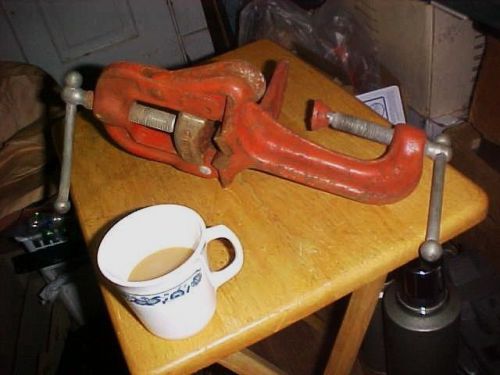 Ridgid pipe vise no 38 1/8&#034; to 2&#034; yoke bench vise for sale