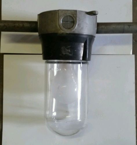 Explosion proof light fixture