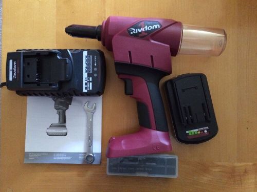 RIVDOM VT400 Rivet Tool, Battery N Charger