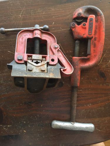 Ridgid B-Y-2-A Bench Mount Yoke Type Pipe Vise &amp; Ridgid Pipe Cutter 2A