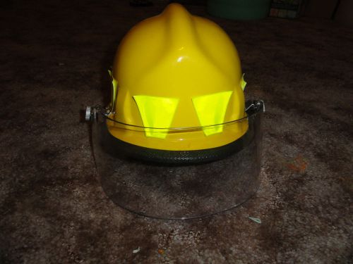 CAIRNS &amp; BROTHER FIREFIGHTER HELMET - NEW