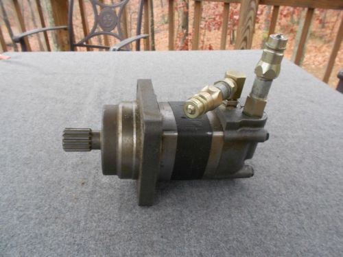 A Char Lynn 105 1034 006 Hydraulic  Motor