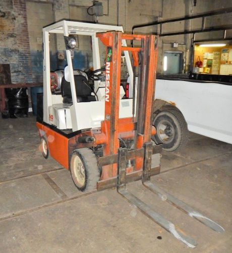 Nissan 50 forklift 5000# lift fork truck propane solid tires for sale