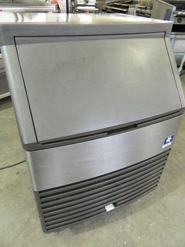 Manitowoc qy-0134a undercounter ice machine w/ bin produces up to 147 lbs / day for sale