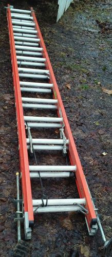 28&#039;ft Louisville fiberglass extension Ladder w/levelers