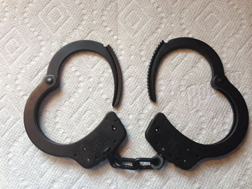 SMITH &amp; WESSON M100 LEVER LOCK HANDCUFF