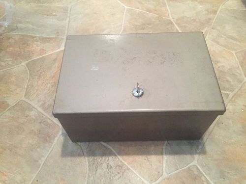 VINTAGE METAL LOCK BOX STRONG BOX W/LOCK &amp; KEY - HEAVY