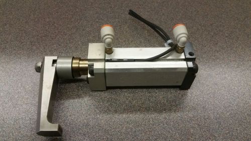 Destaco, Model 9522R Pneumatic Swing Clamp